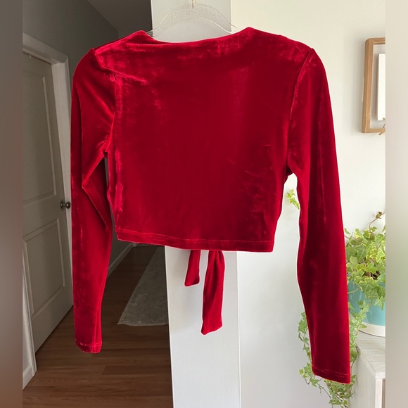 MINKPINK Red Midnight Hour Velvet Long Sleeve Front Tie Crop Top NWT - Picture 6 of 7
